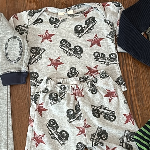 Lot of 5 Baby Boy Pajamas Designer 6-12 Months EUC - Picture 4 of 12
